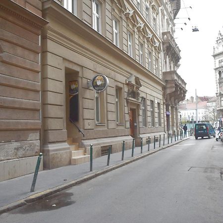 Yes, Yes! Lovely Apartment Good Amenities Budapest Center מראה חיצוני תמונה