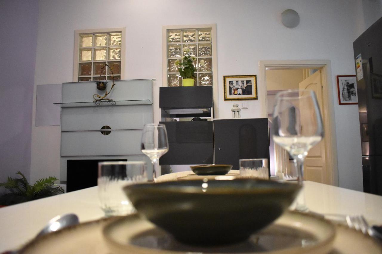 Yes, Yes! Lovely Apartment Good Amenities Budapest Center מראה חיצוני תמונה
