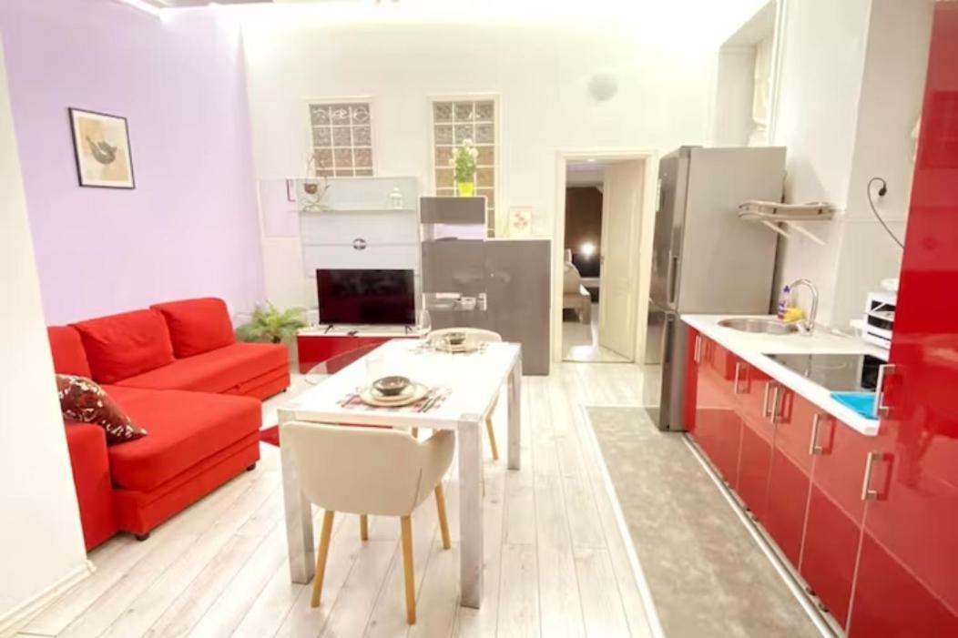 Yes, Yes! Lovely Apartment Good Amenities Budapest Center מראה חיצוני תמונה