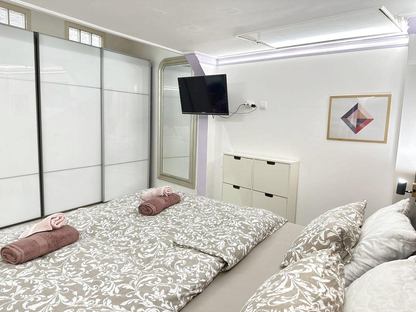 Yes, Yes! Lovely Apartment Good Amenities Budapest Center מראה חיצוני תמונה