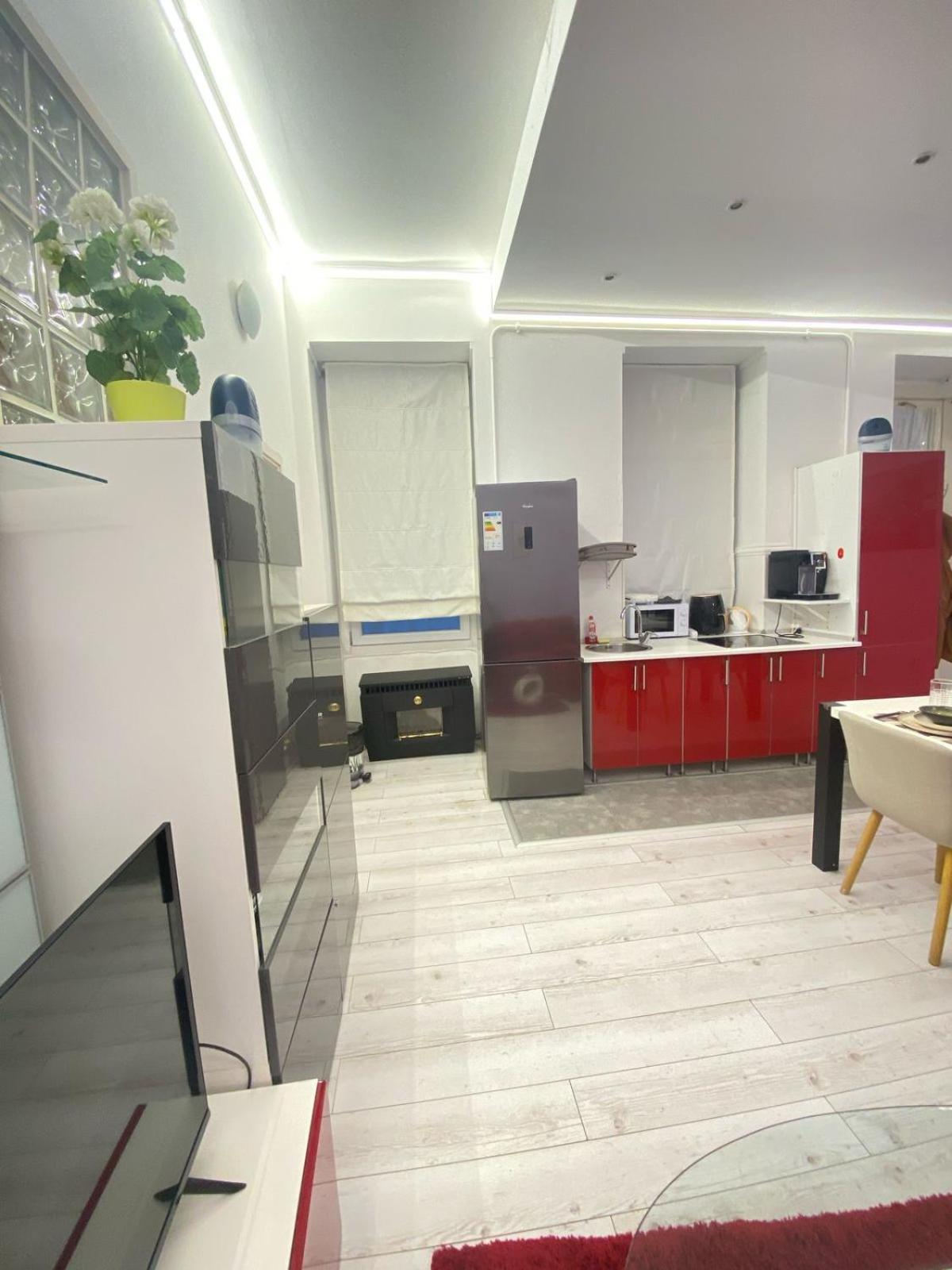 Yes, Yes! Lovely Apartment Good Amenities Budapest Center מראה חיצוני תמונה