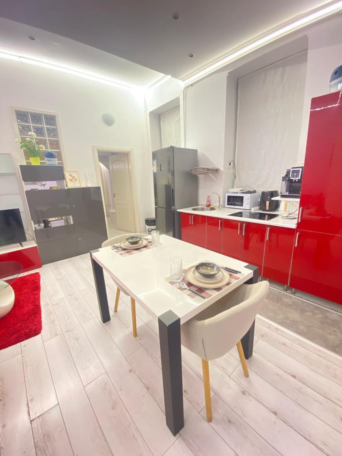 Yes, Yes! Lovely Apartment Good Amenities Budapest Center מראה חיצוני תמונה